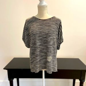 LOFT, Medium, perfect go-to top. EUC!